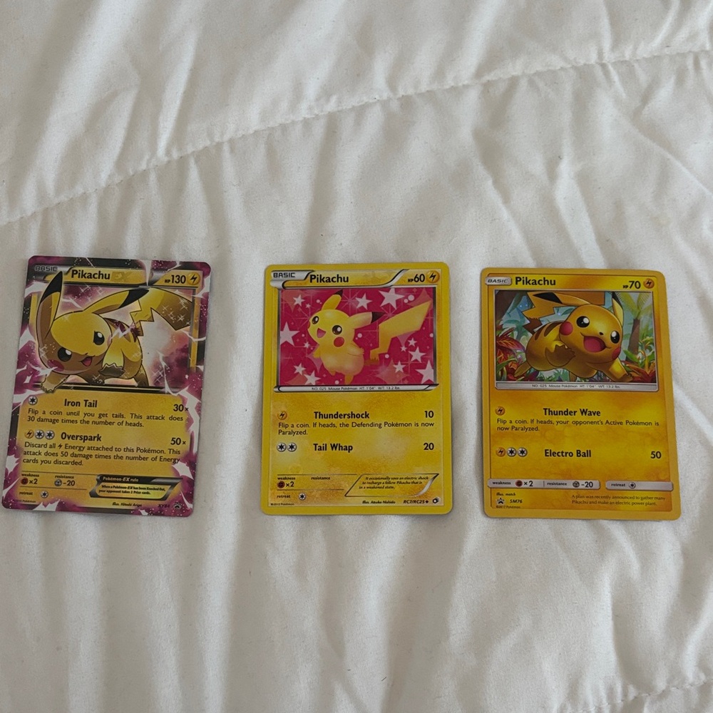 Pikachu Trading Card Set - Yellow
